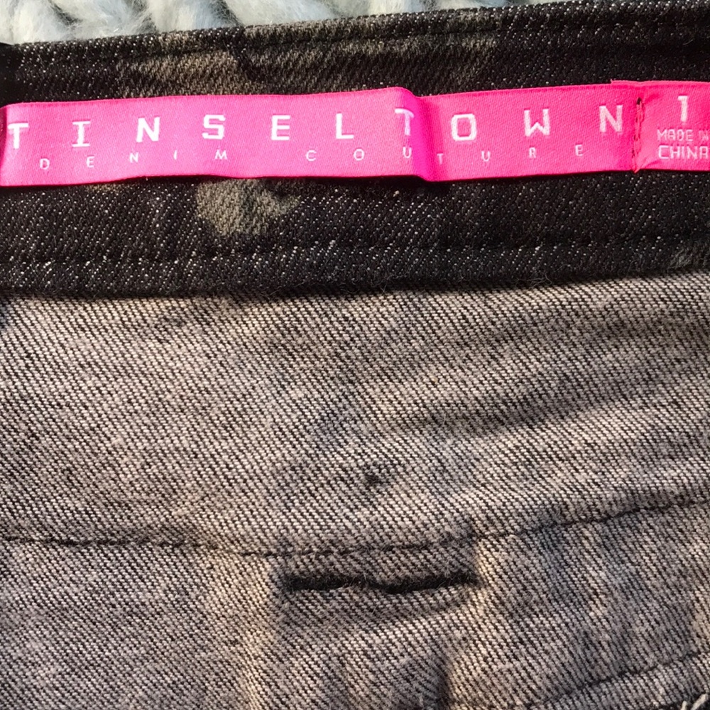 ❗️SOLD❗️Tinsletown Denim Couture shorts - Picture 4 of 8